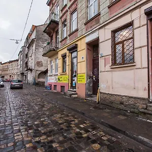  Апартаменты в центрі на вул. чайковського 25